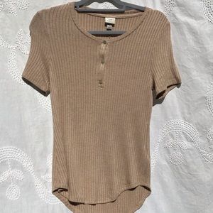 Stretchy short sleeved top tee camel color button neck